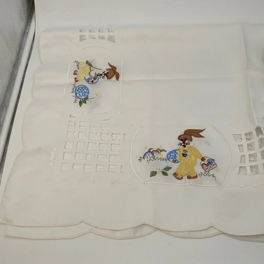 Vintage White Easter Bunny Egg Embroidered Tablecloth Cutwork Scalloped Edge 32